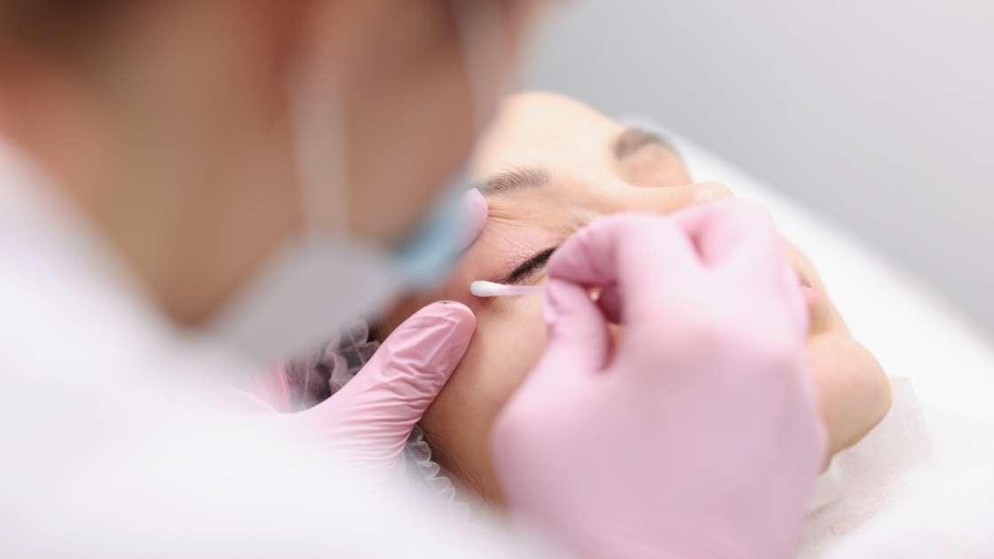 Why do eyelids droop after Botox? • OT.CO Clinic